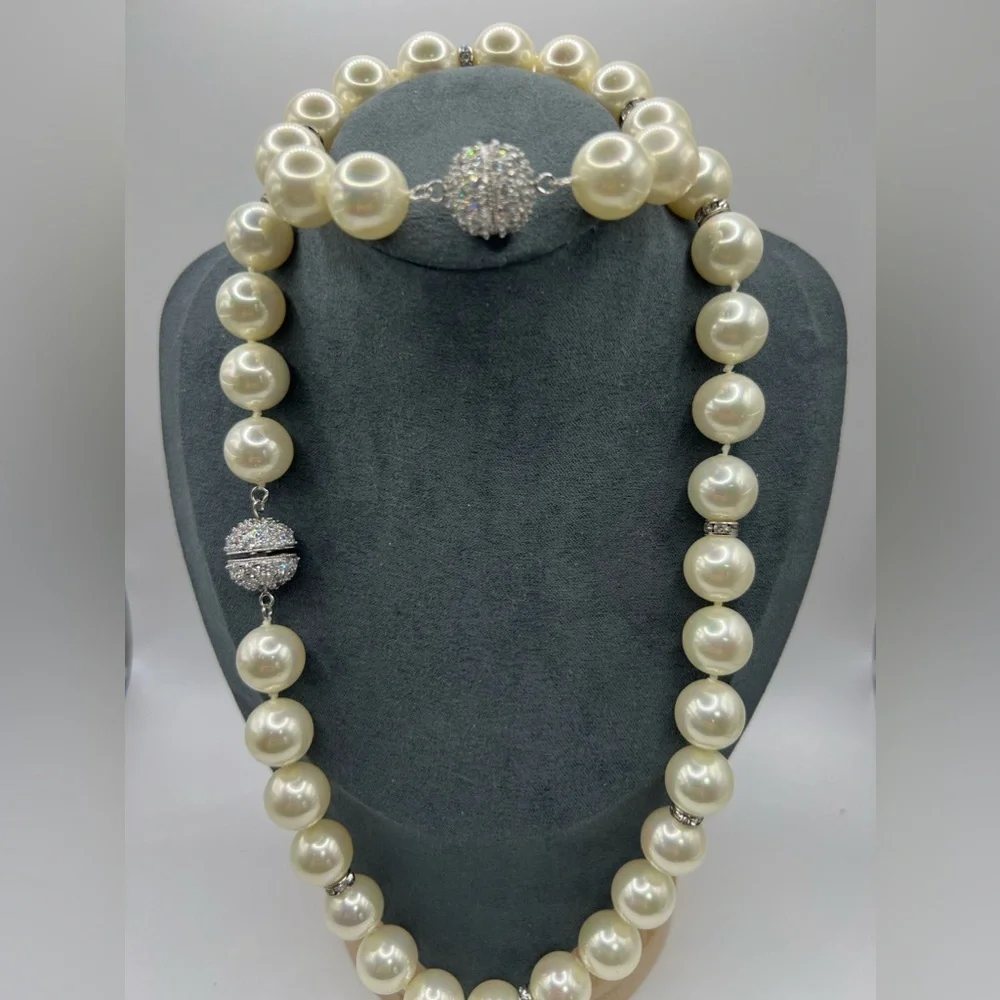 lucas lameth necklace photos